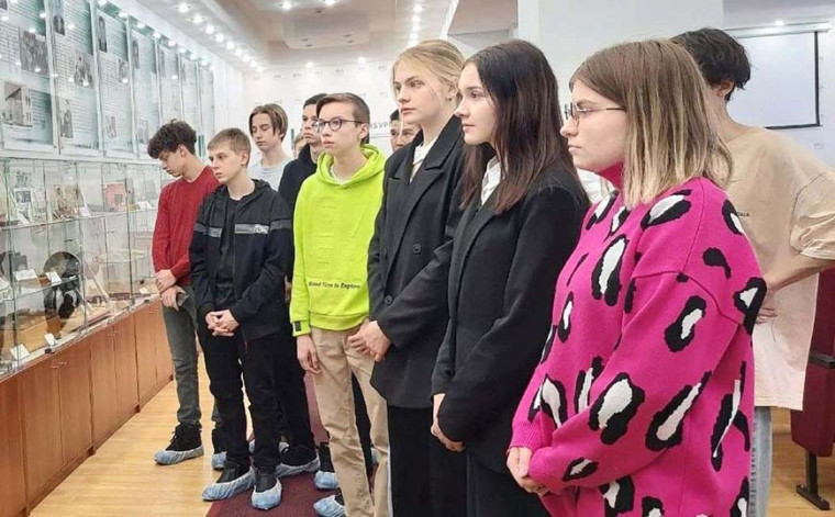 Обучающиеся 10 &quot;Б&quot; класса побывали на экскурсии в ФБУ «Оренбургский ЦСМ» и ознакомились с измерительными возможностями.
