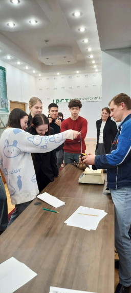 Обучающиеся 10 &quot;Б&quot; класса побывали на экскурсии в ФБУ «Оренбургский ЦСМ» и ознакомились с измерительными возможностями.