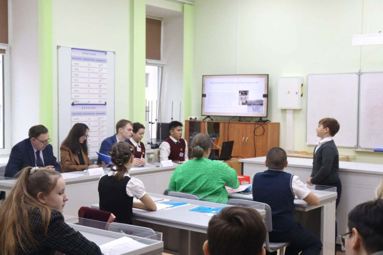 25 ноября состоялся очный тур регионального этапа Всероссийского конкурса научно- исследовательских работ им. Д.И. Менделеева.